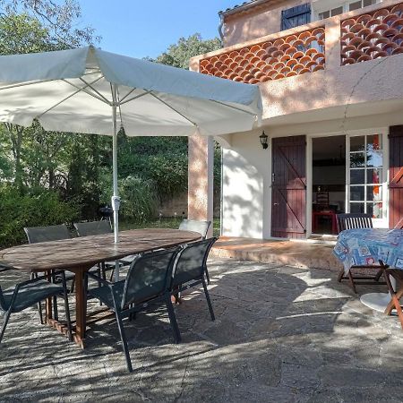 Snug Holiday Home In Bormes Les Mimosas With Pool Exterior foto