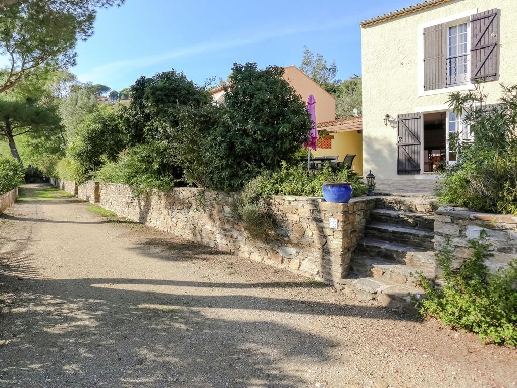Snug Holiday Home In Bormes Les Mimosas With Pool Exterior foto